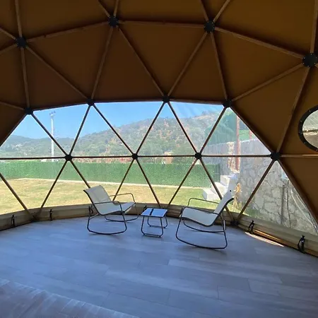 Bed and Breakfast Therapy Igloo