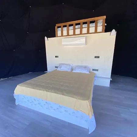 Bed and Breakfast Therapy Igloo